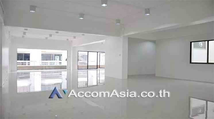  2  Office Space For Rent in Sukhumvit ,Bangkok BTS Phra khanong at Park Avenue AA14001